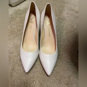 Women’s brand new leather heel.